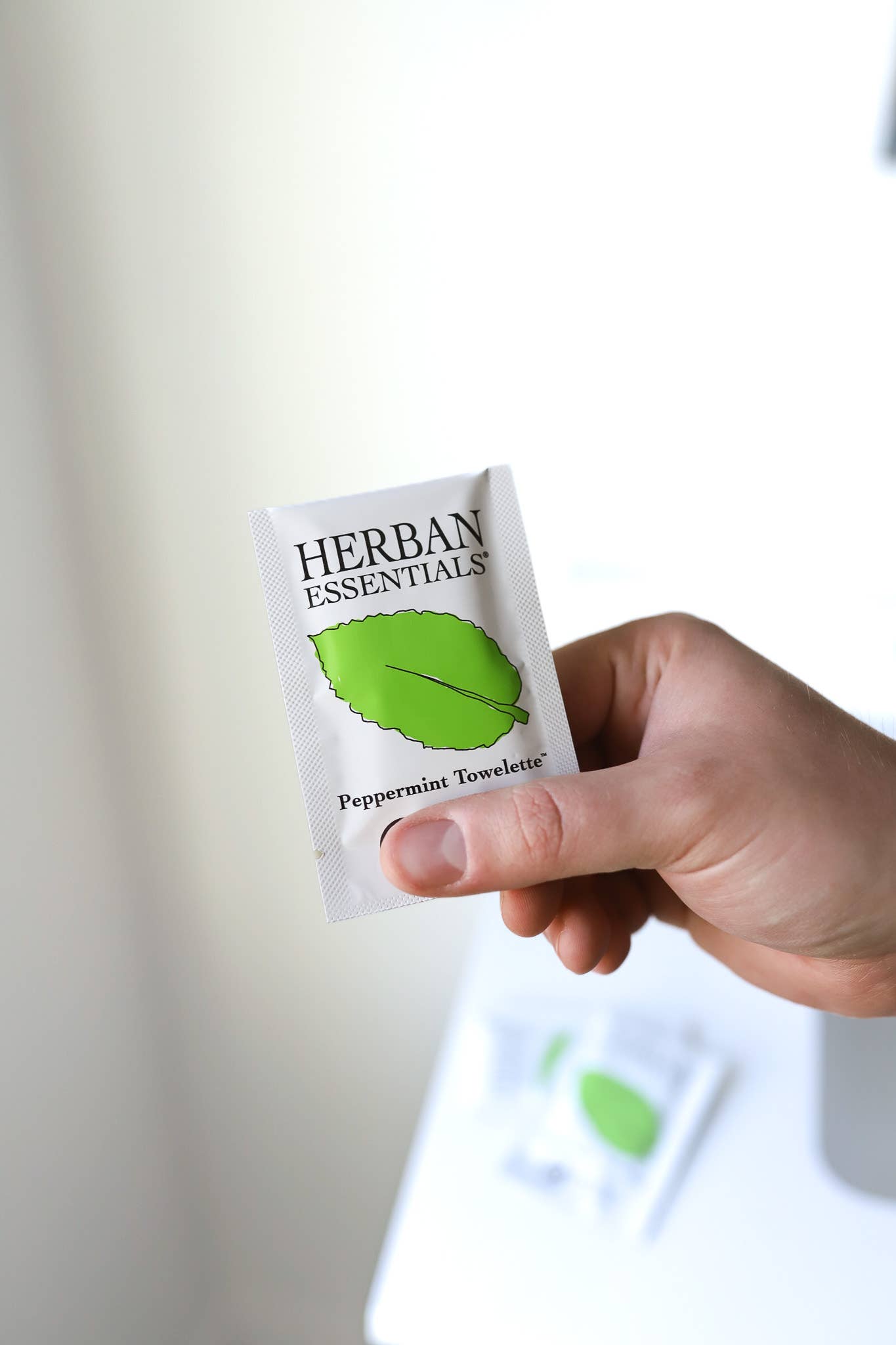 Herban Essentials - Peppermint Towelettes  - 7 Individual Essential Oil Wipes