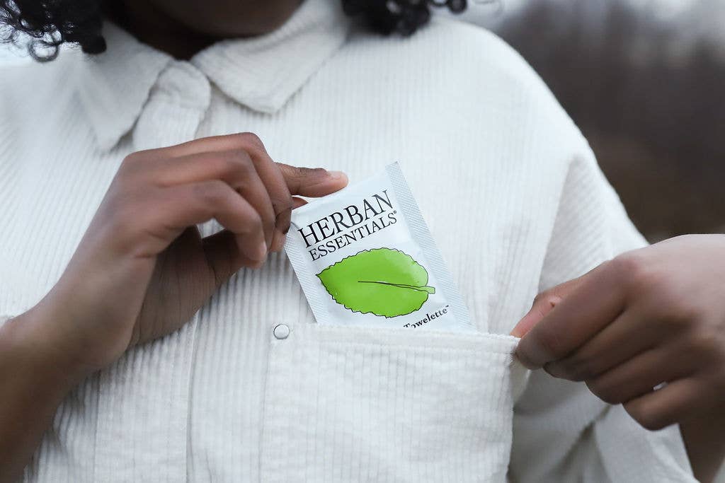 Herban Essentials - Peppermint Towelettes  - 7 Individual Essential Oil Wipes