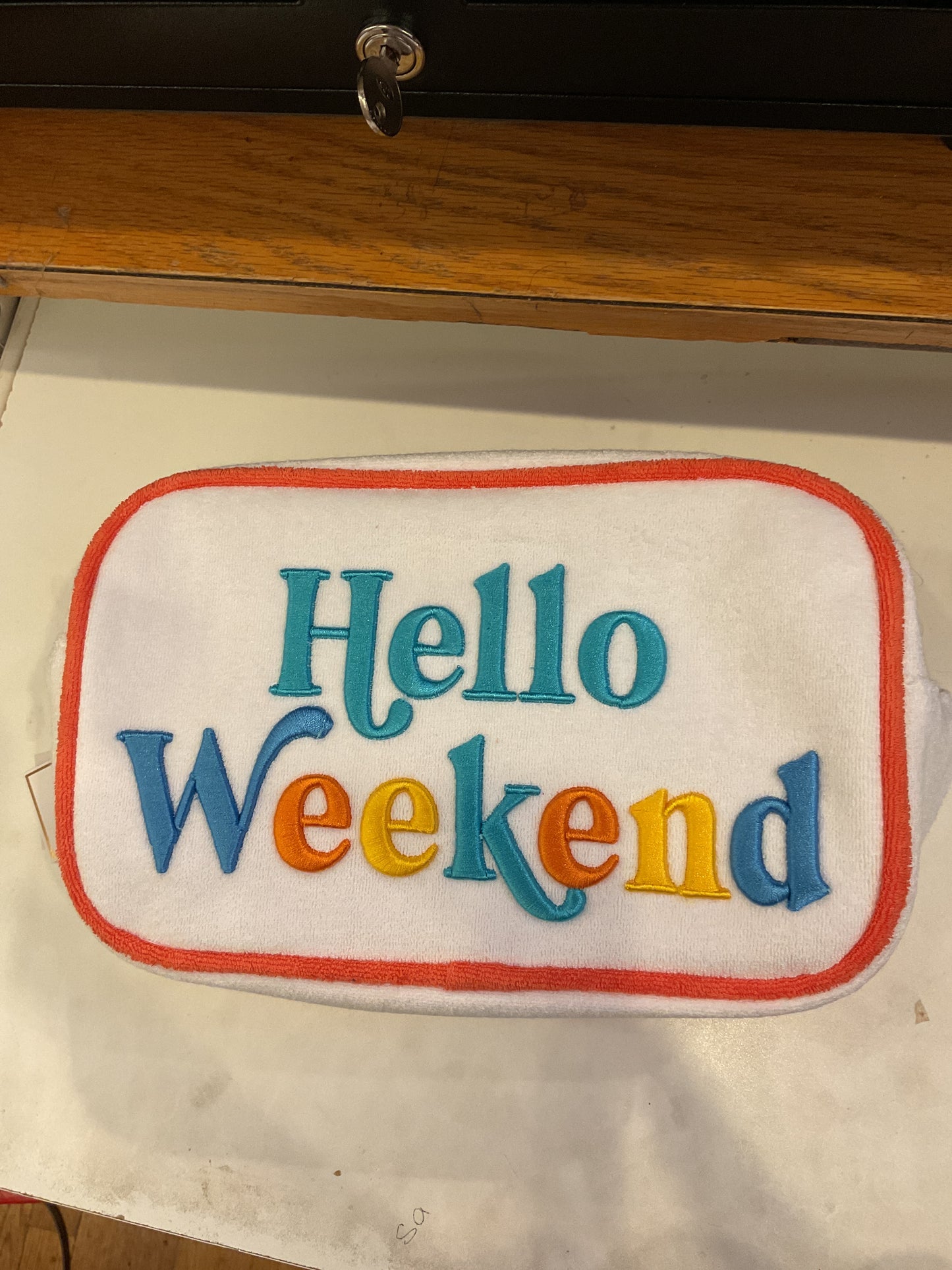 Shiraleah hello weekend med zip pouch