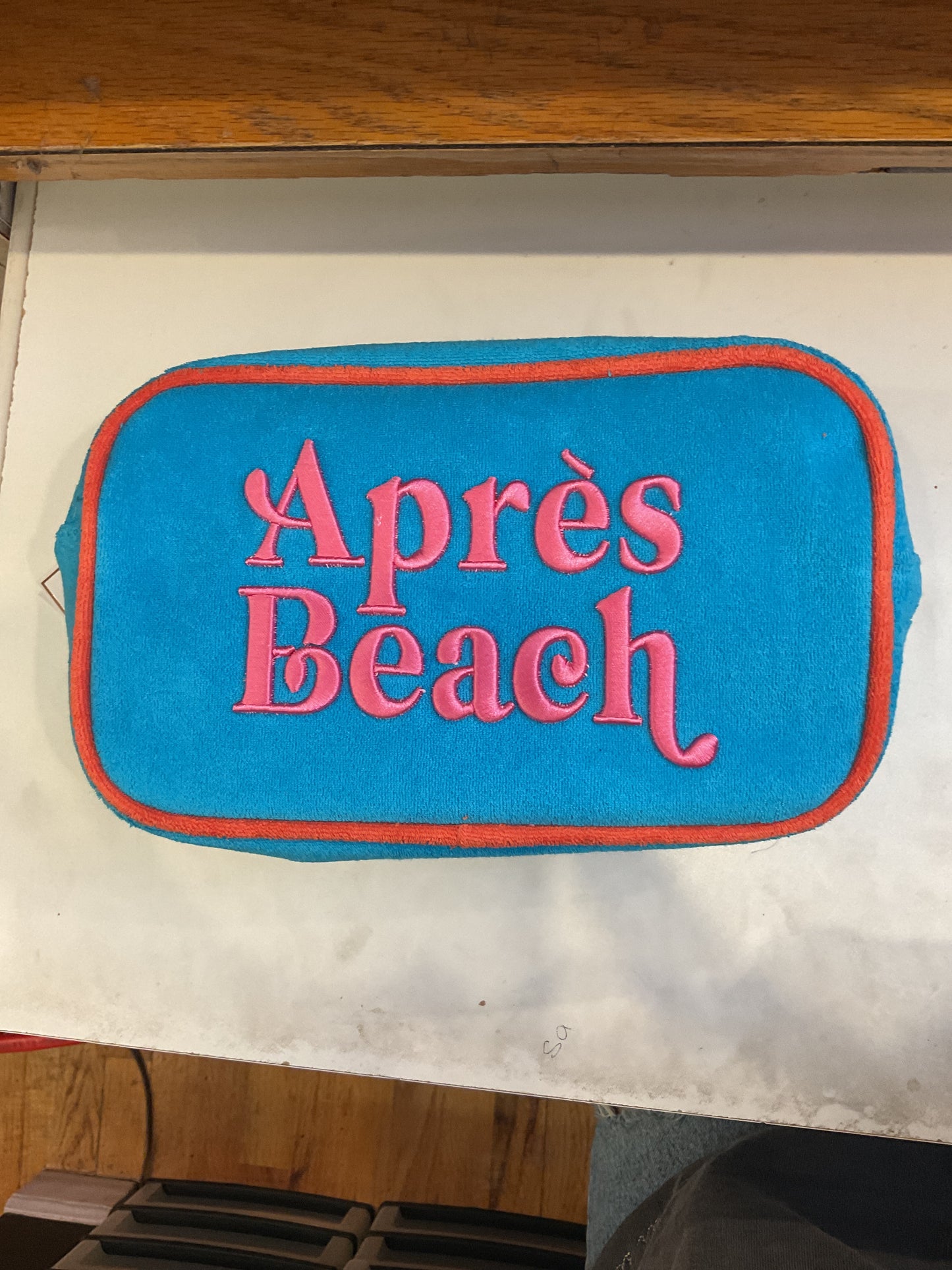 Shiraleah apres beach med zip pouch