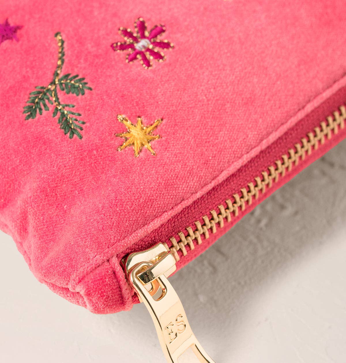 Elizabeth Scarlett- Doves of Peace Everyday Pouch