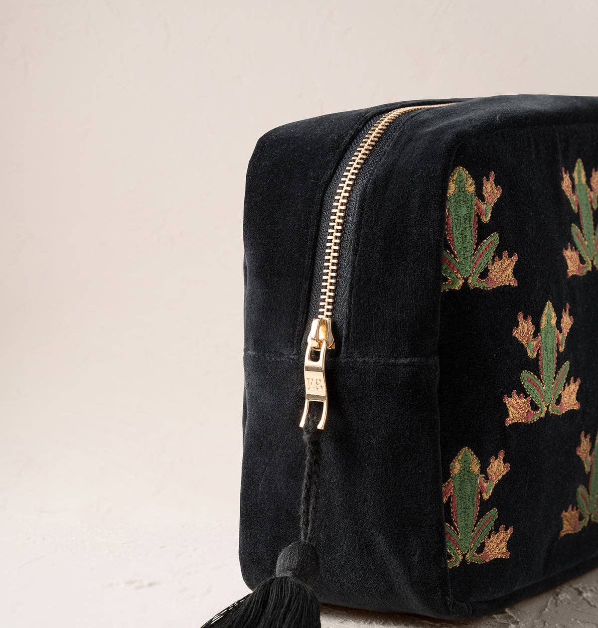 Elizabeth Scarlett- Tree Frogs Wash Bag