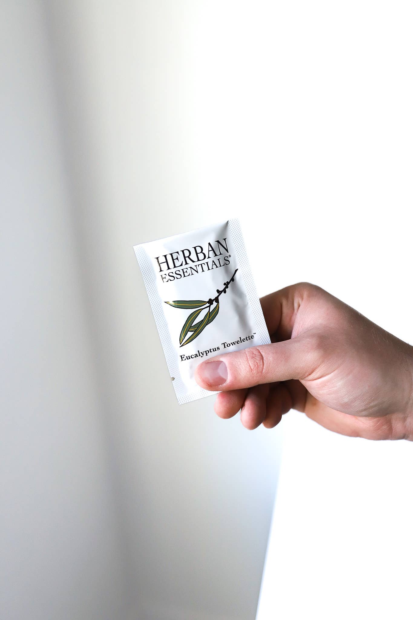 Herban Essentials - Assorted Towelettes - 20 Individual Essential Oil Wipes