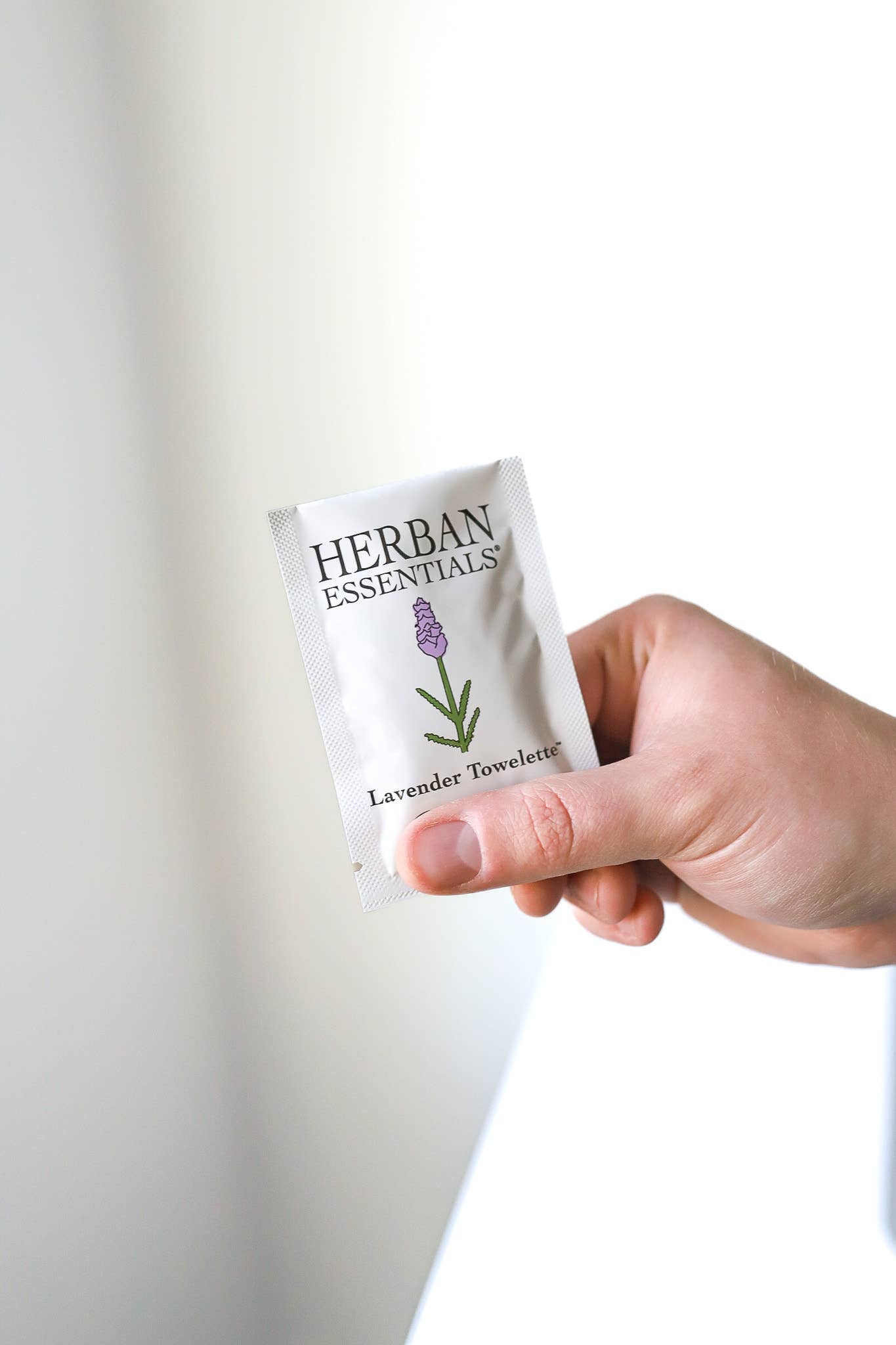 Herban Essentials - Assorted Towelettes - 20 Individual Essential Oil Wipes