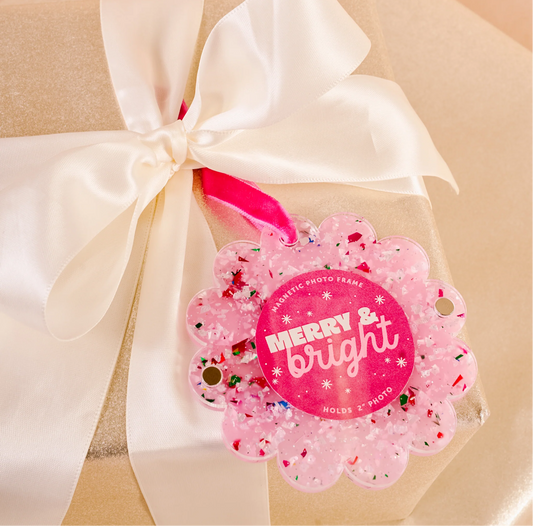 The Darling Effect - Scalloped Round Picture Frame Ornament - CONFETTI PINK