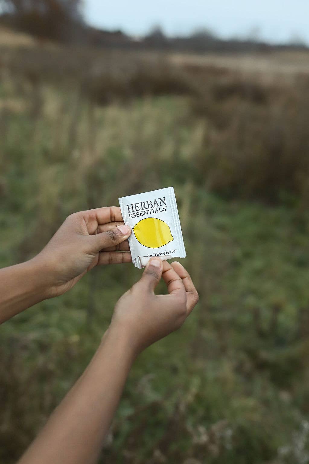 Herban Essentials - Lemon Towelettes - 7 Individual Essential Oil Wipes